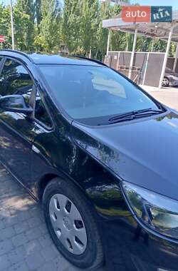Универсал Opel Astra 2012 в 