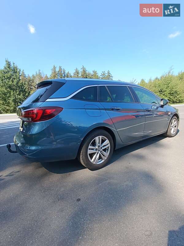 Универсал Opel Astra 2017 в Глевахе