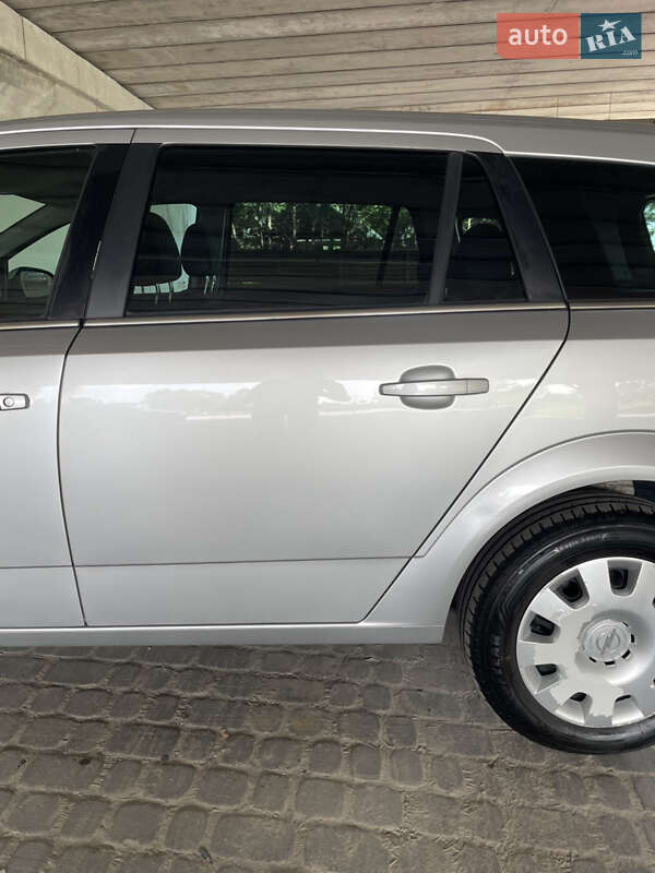 Універсал Opel Astra 2010 в Львові