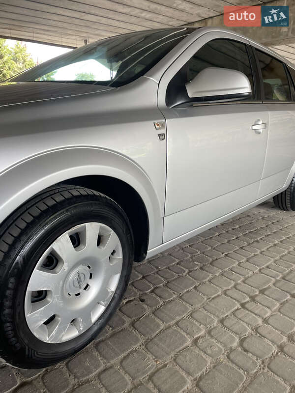 Універсал Opel Astra 2010 в Львові