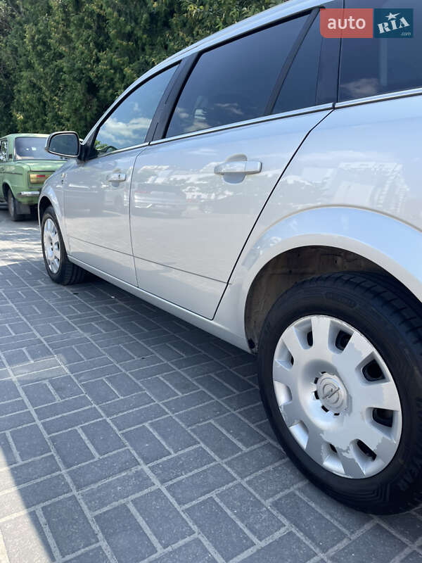 Універсал Opel Astra 2010 в Львові