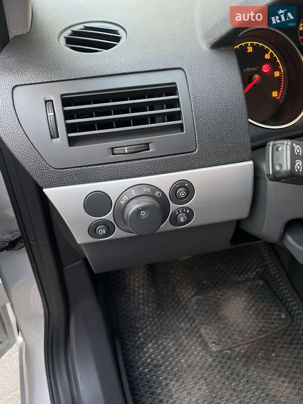 Універсал Opel Astra 2010 в Львові