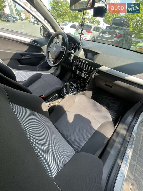 Універсал Opel Astra 2010 в Львові