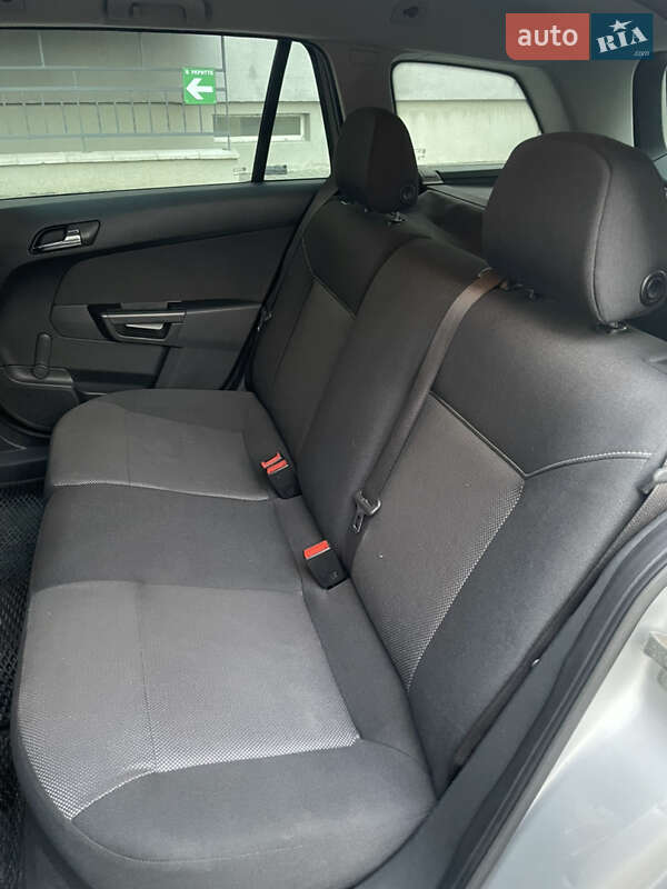 Універсал Opel Astra 2010 в Львові