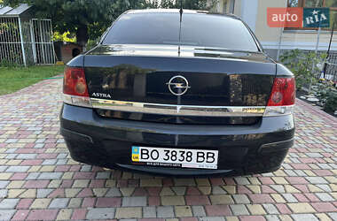 Седан Opel Astra 2013 в 