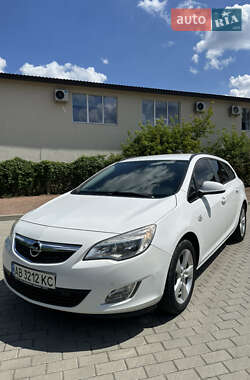 Универсал Opel Astra 2011 в Житомире