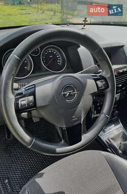 Хэтчбек Opel Astra 2007 в 