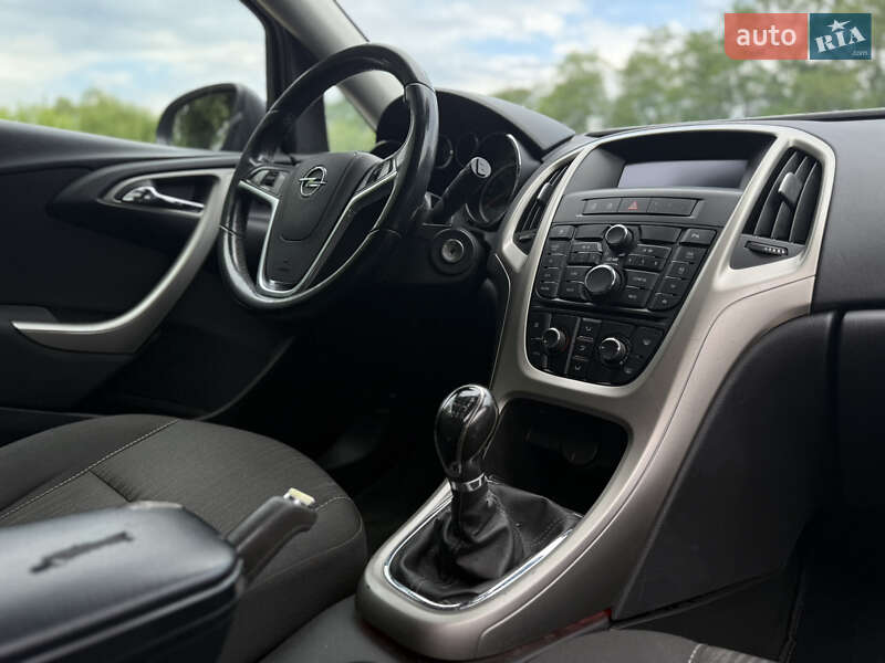 Универсал Opel Astra 2011 в Ивано-Франковске