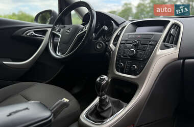Универсал Opel Astra 2011 в 