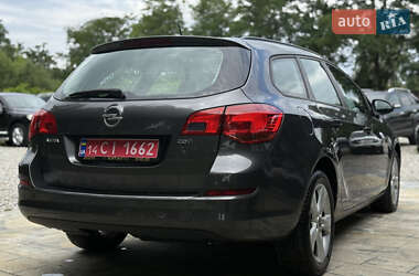 Універсал Opel Astra 2011 в Івано-Франківську