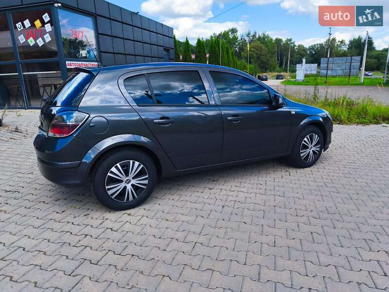 Седан Opel Astra 2011 в Трускавце
