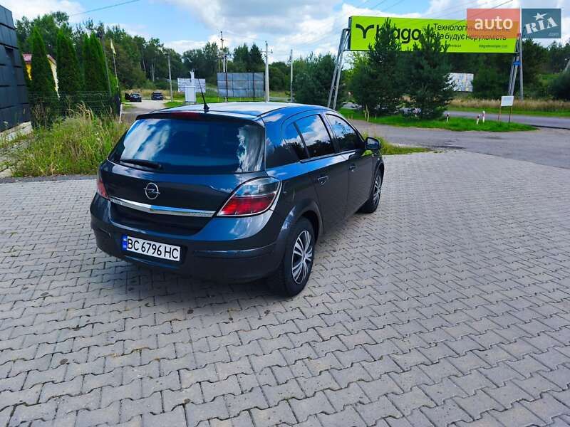 Седан Opel Astra 2011 в Трускавце