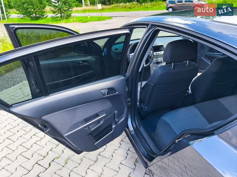 Седан Opel Astra 2011 в Трускавце