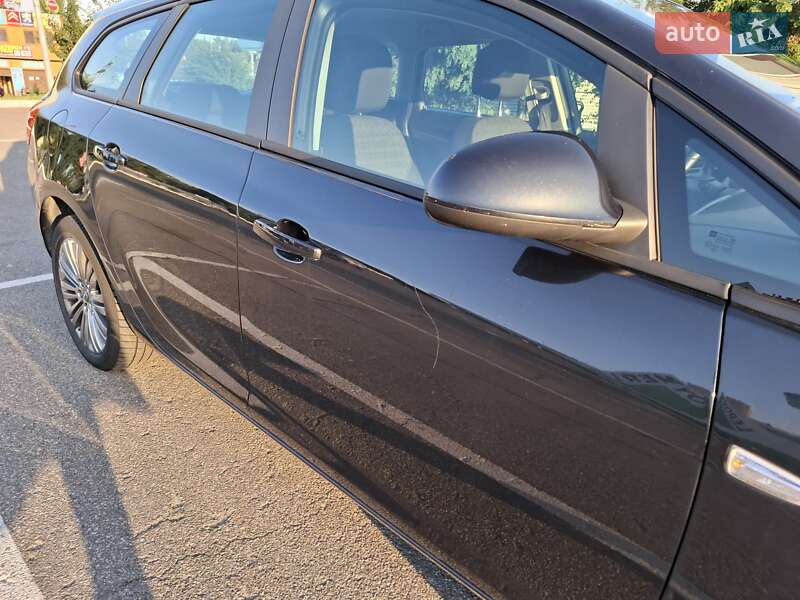 Универсал Opel Astra 2013 в Сумах