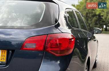 Универсал Opel Astra 2010 в 