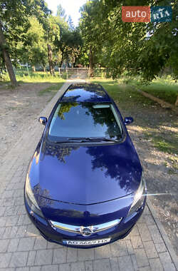 Универсал Opel Astra 2014 в 