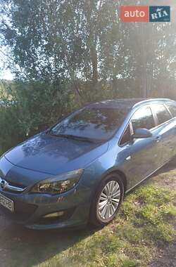 Універсал Opel Astra 2015 в Івано-Франківську