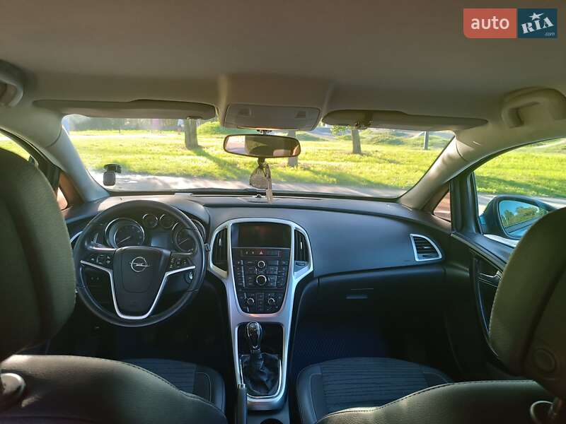 Универсал Opel Astra 2015 в Ивано-Франковске