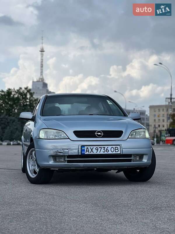 Седан Opel Astra 2004 в 