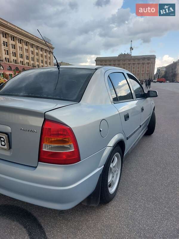 Седан Opel Astra 2004 в Харькове