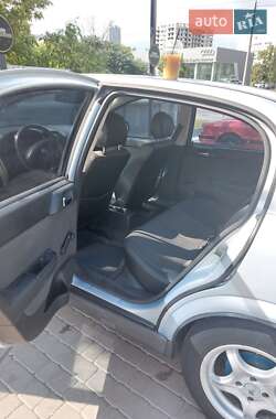 Седан Opel Astra 2004 в 