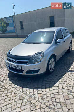 Хэтчбек Opel Astra 2004 в Мукачево