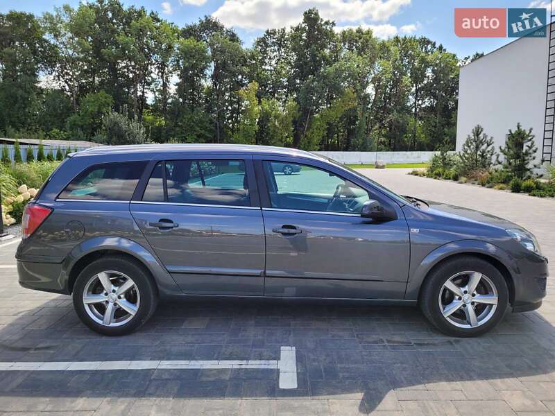 Универсал Opel Astra 2009 в Луцке
