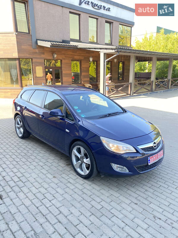 Opel Astra 2011