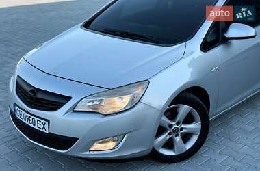 Универсал Opel Astra 2012 в 