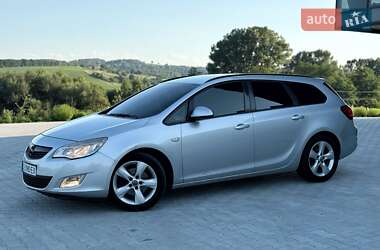 Универсал Opel Astra 2012 в 