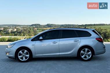 Универсал Opel Astra 2012 в 