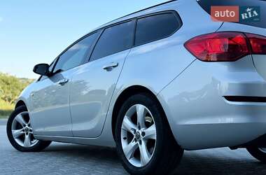 Универсал Opel Astra 2012 в 