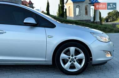 Универсал Opel Astra 2012 в 
