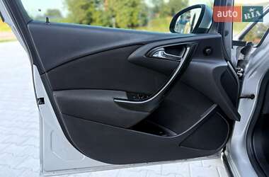 Универсал Opel Astra 2012 в 