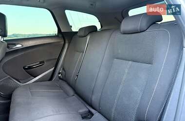 Универсал Opel Astra 2012 в 
