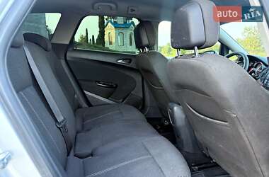 Универсал Opel Astra 2012 в 