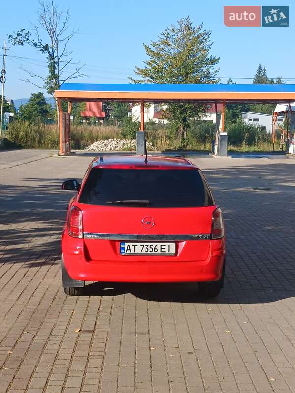 Универсал Opel Astra 2010 в Долине