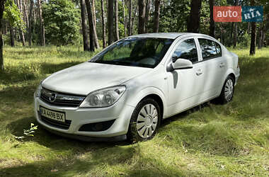Седан Opel Astra 2012 в Сумах