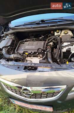 Универсал Opel Astra 2010 в 