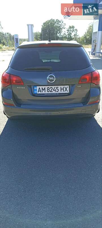 Универсал Opel Astra 2011 в Житомире