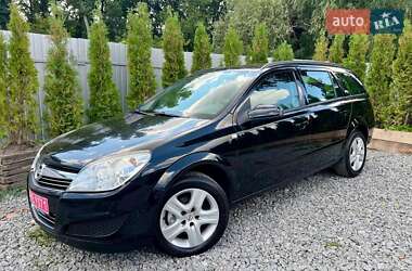 Универсал Opel Astra 2010 в Полтаве