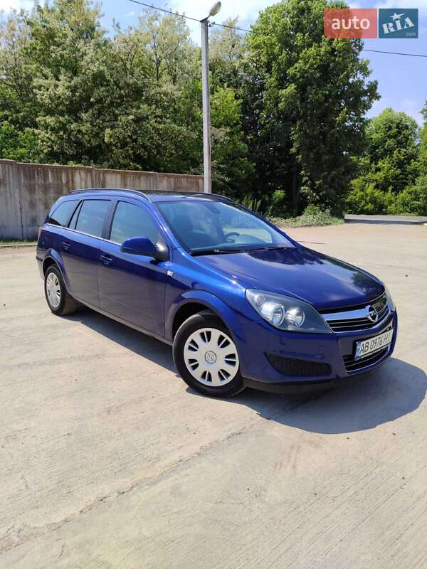 Универсал Opel Astra 2010 в Жмеринке