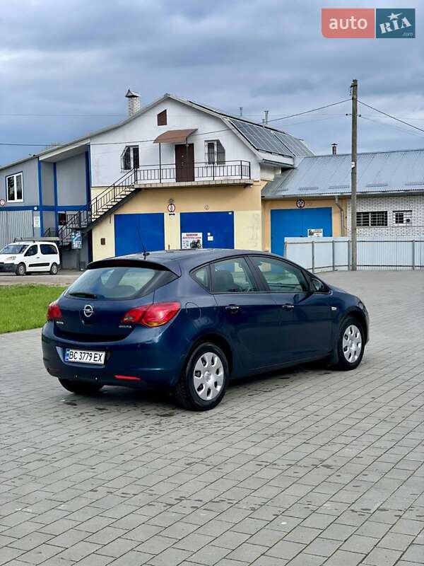 Седан Opel Astra 2010 в Львові фото 5 Седан Opel Astra 2010 в Львові