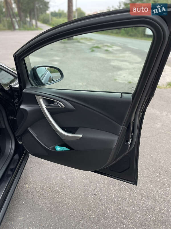 Універсал Opel Astra 2011 в Вінниці