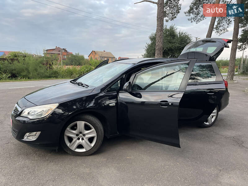 Універсал Opel Astra 2011 в Вінниці
