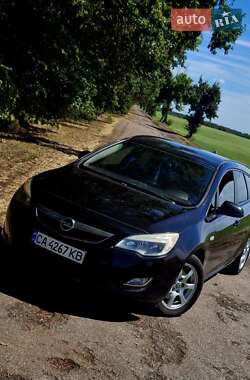 Універсал Opel Astra 2011 в Черкасах