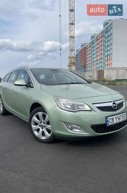 Универсал Opel Astra 2011 в Чернигове