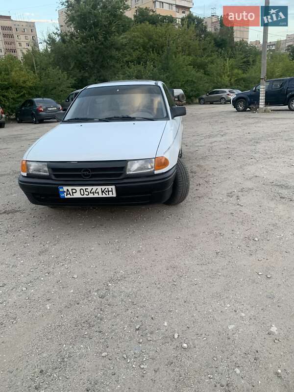 Хэтчбек Opel Astra 1992 в Запорожье