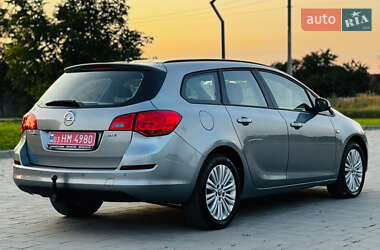 Универсал Opel Astra 2012 в 