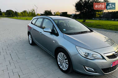 Универсал Opel Astra 2012 в 